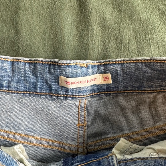 Levi's 725 High Rise Bootcut - Picture 2 of 4